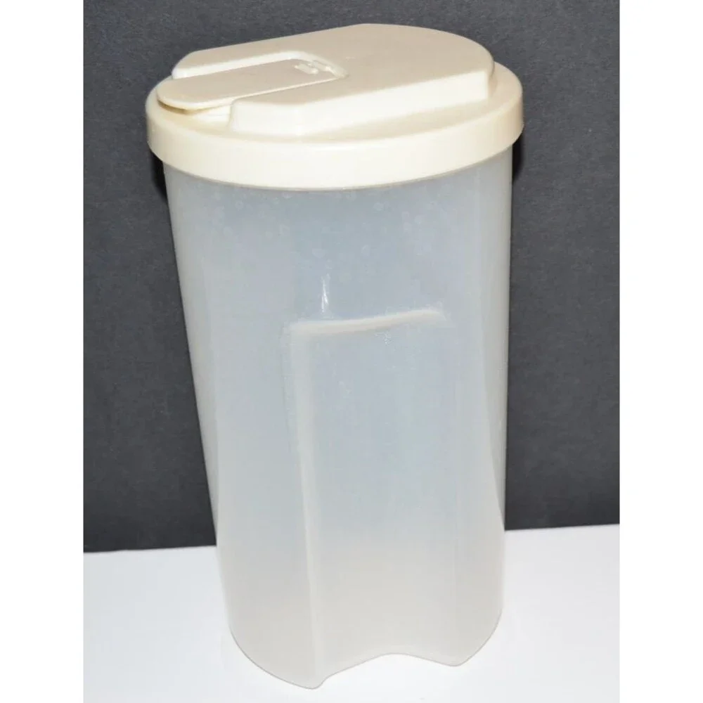 Rubbermaid 0038 Servin Saver 2 Qt Measuring Pitcher Almond Flip Top Lid #1 Vtg